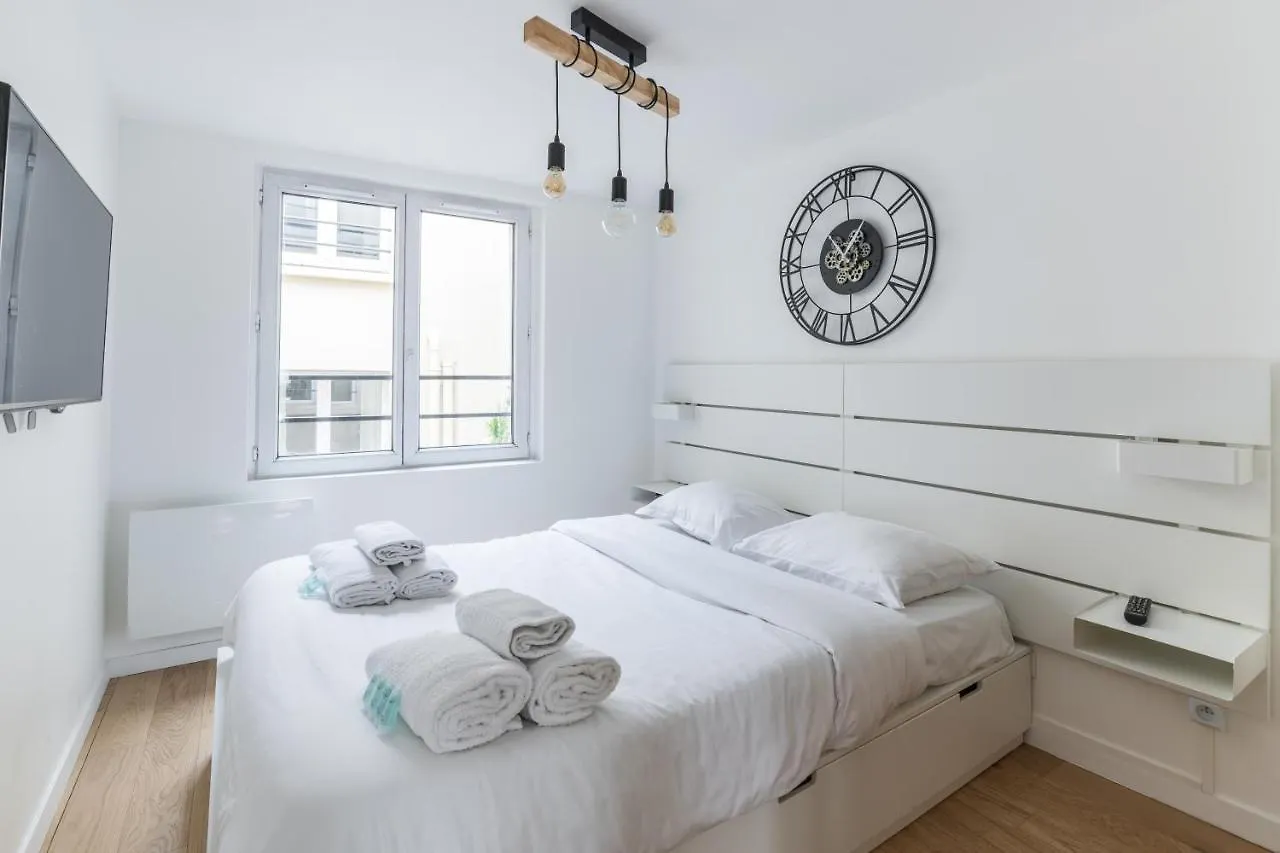 Home Suite Home Grands Boulevards - 42 Paris Apartment